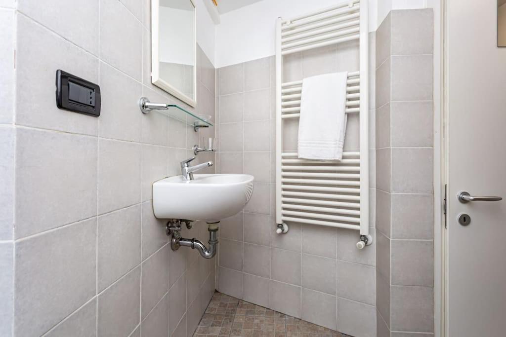 Apartment Adorno 2 - Affitti Brevi Italia Genua Buitenkant foto